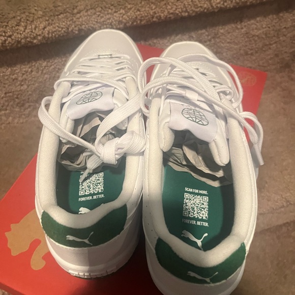 New Puma Court Classics white size 10.5 beautiful. No low offers please. - Picture 6 of 8